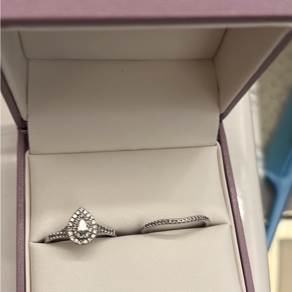 Engagement ring and band - Picture 3 of 3